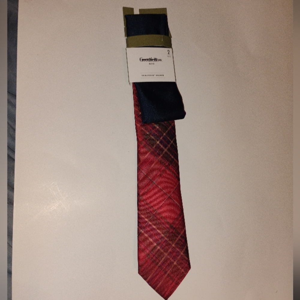 Goodfellow Red Geometric Tie And Blue Handkerchief Set NWT